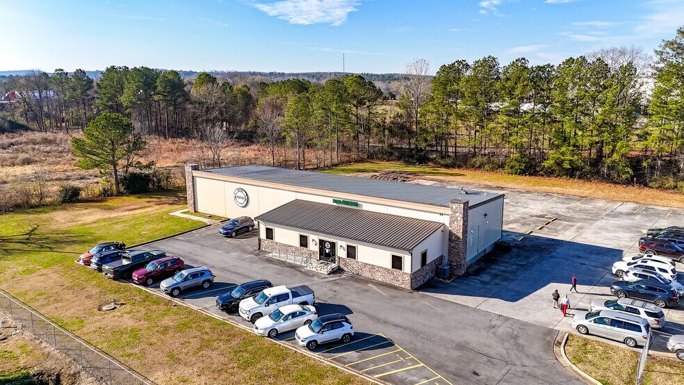 More Photos Of 93 Old Dixie Hwy, Adairsville Showroom For Lease