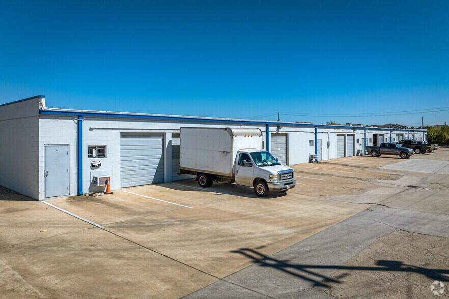 More Photos Of 12515-12520 Fondren Rd, Houston Unknown For Lease