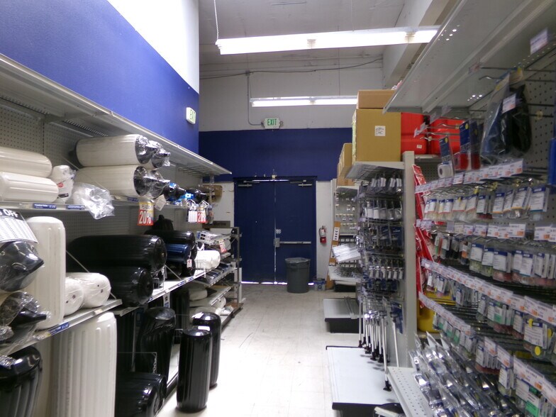 More Photos Of 2505 Mill St, Reno Showroom For Lease