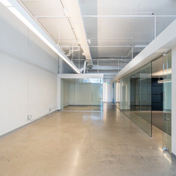 More Photos Of 51-55 Rue de Louvain O, Montréal Office For Lease