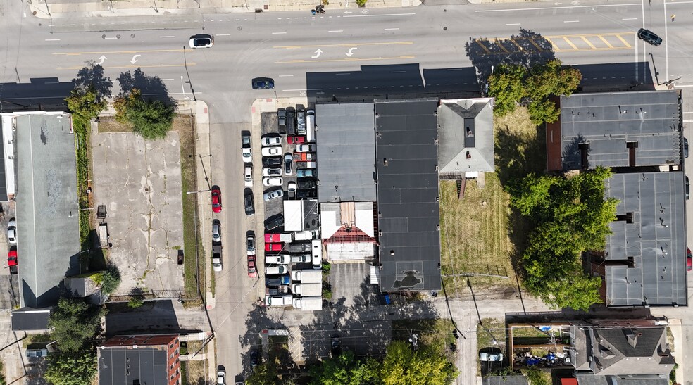 More Photos Of 975 W Broad St, Columbus Office For Lease