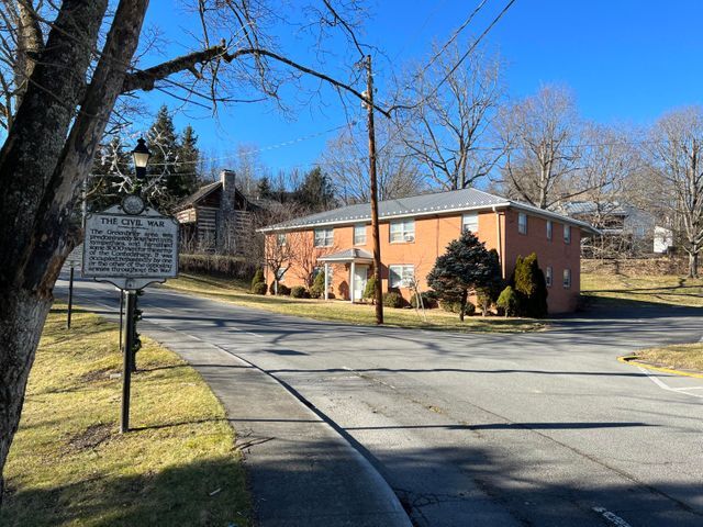 More Photos Of 304 Courtney Dr, Lewisburg Apartments For Sale
