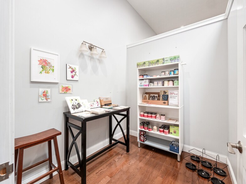 More Photos Of 24 S Main St, London Storefront Retail Office For Sale