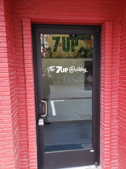 More Photos Of 737 NW 7th Ave, Camas Storefront Retail Office For Lease