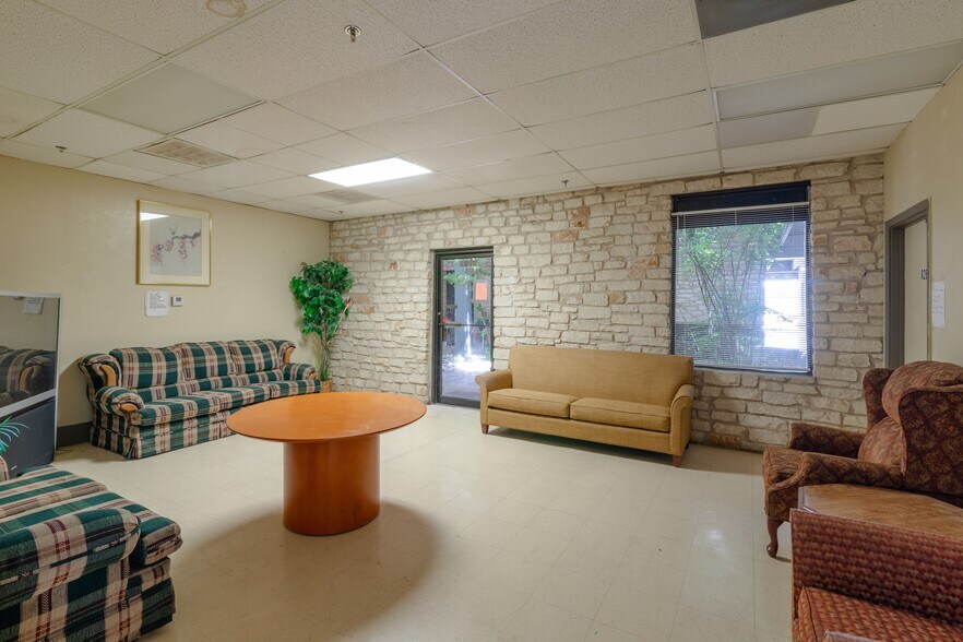 More Photos Of 2101 E Ben White Blvd, Austin Shelter For Sale