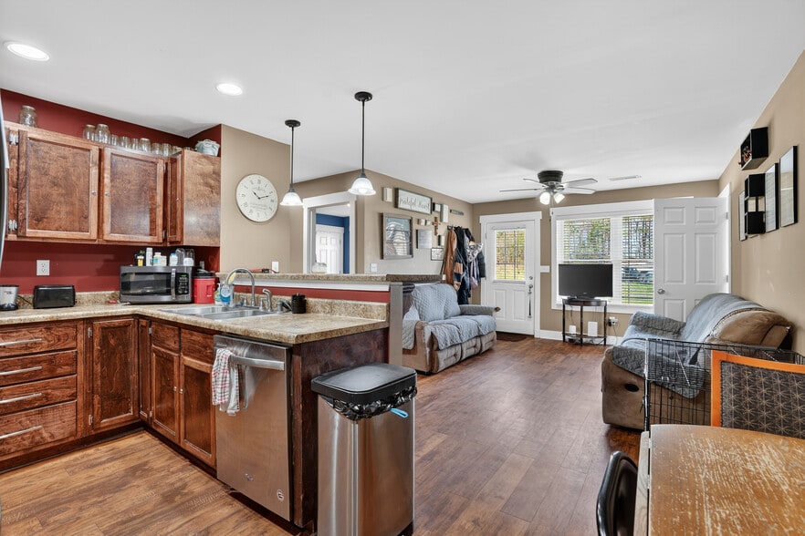 More Photos Of 615 S 2nd St, Central City Specialty For Sale