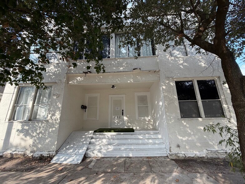 More Photos Of 402 Hyde Park Blvd, Houston Multifamily For Sale