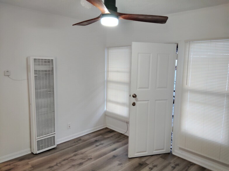 More Photos Of 225 E 74th St, Los Angeles Apartments For Sale