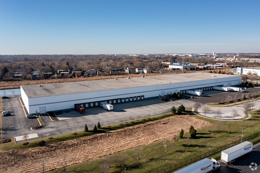 More Photos Of 2121 Diehl Rd, Aurora Warehouse For Lease