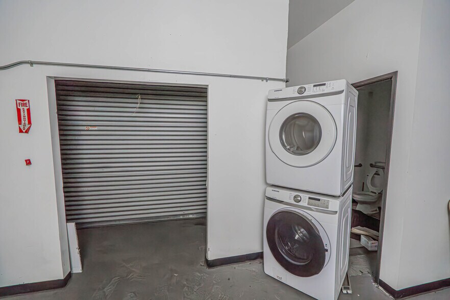 More Photos Of 1901 S Alameda St, Los Angeles General Retail For Sale