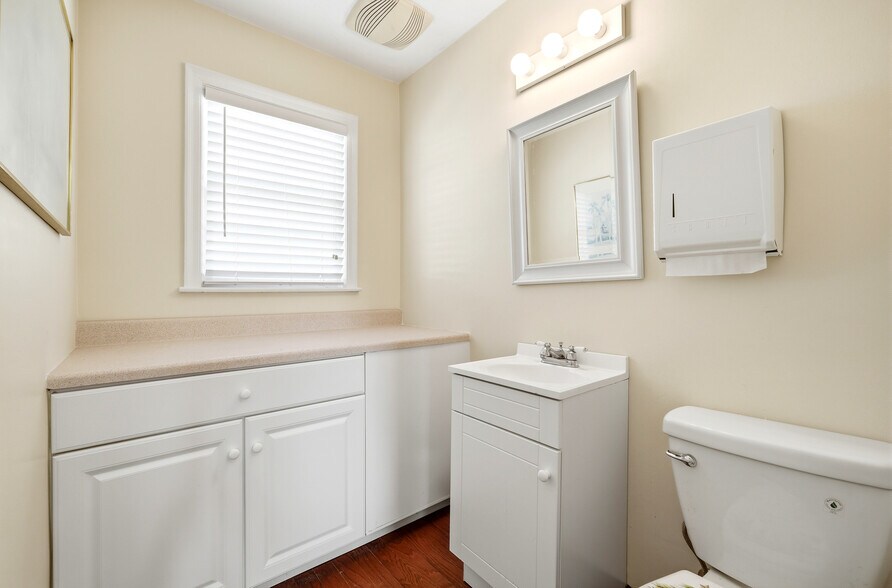 More Photos Of 4910 Maccorkle Ave SW, Charleston Medical For Sale