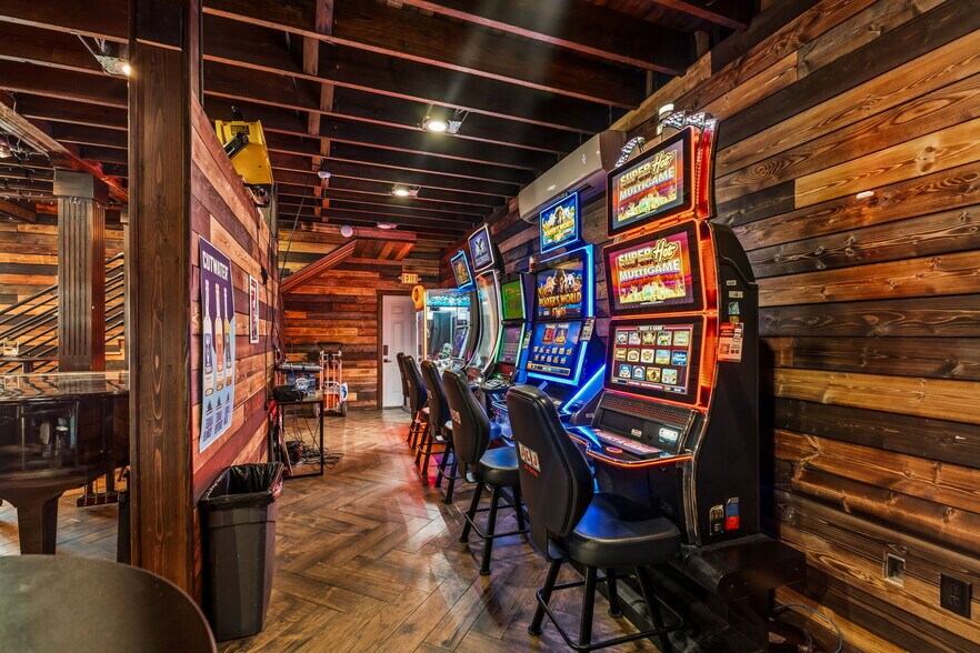 More Photos Of 316 N Main St, Columbia Storefront Retail Office For Sale