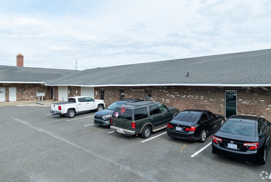 More Photos Of 700 N Cannon Blvd, Kannapolis Storefront Retail Office For Lease