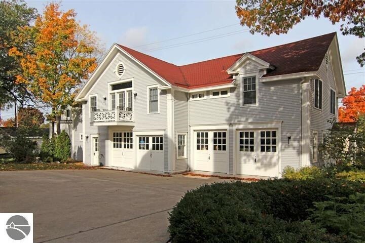 More Photos Of 230 Wellington St, Traverse City Hospitality For Sale