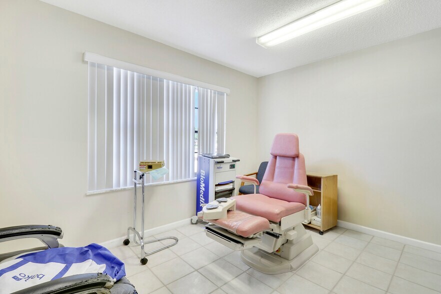 More Photos Of 1791 SE Port St Lucie Blvd, Port Saint Lucie Medical For Sale