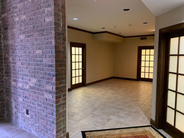 More Photos Of 2050 N 11th St, Beaumont Medical For Lease