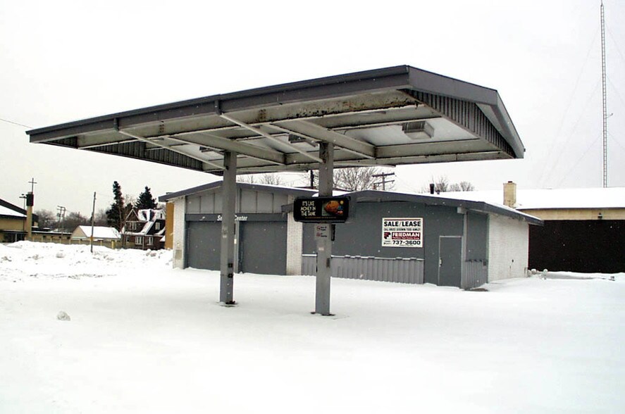More Photos Of 22411 S Chrysler Ave, Hazel Park Service Station For Lease