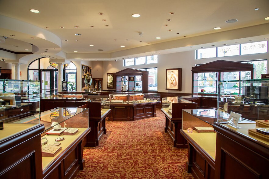 More Photos Of 700 E Main St, Anoka Freestanding For Lease