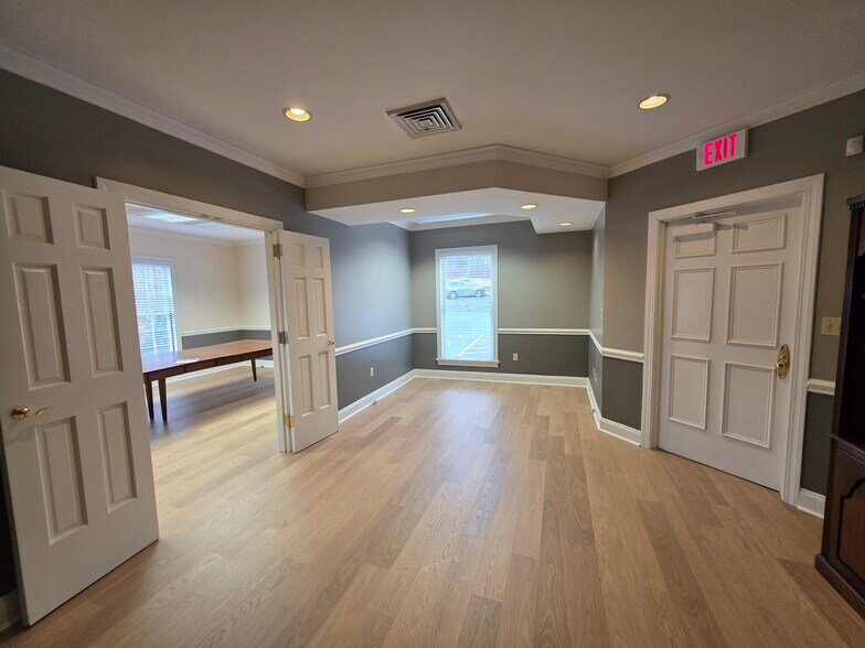 More Photos Of 109C Laurens Rd, Greenville Office Residential For Lease