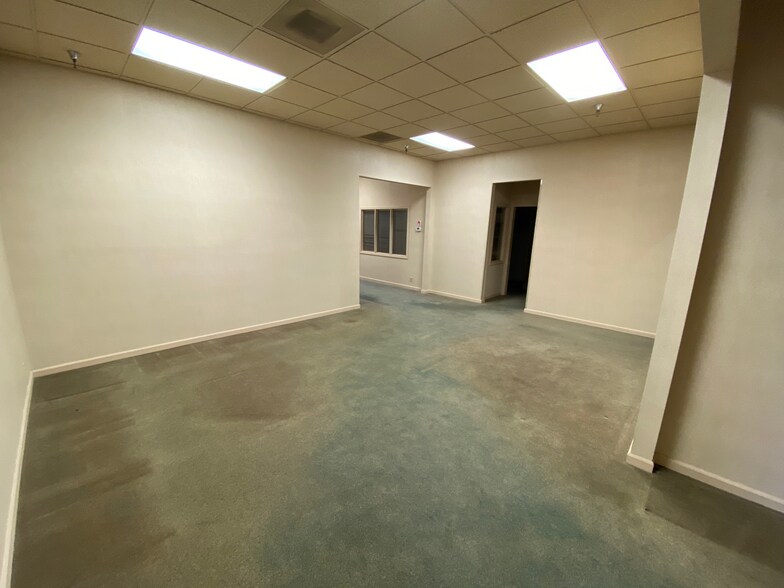 More Photos Of 1140-1144 Willagillespie Rd, Eugene Office For Sale