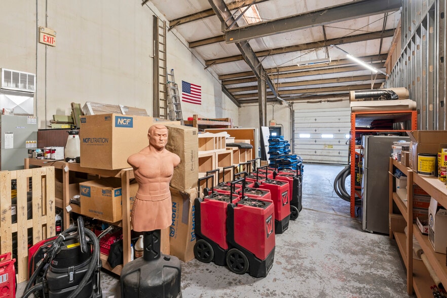More Photos Of 105 E Cornwell Ln, Purcellville Warehouse For Sale