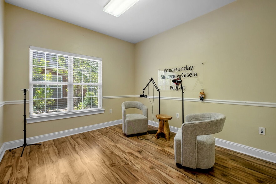 More Photos Of 2888 Mahan Dr, Tallahassee Medical For Lease