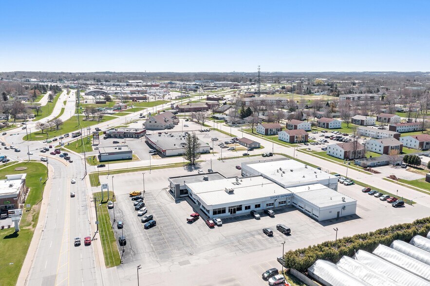 More Photos Of 1988 E Mason St, Green Bay Auto Dealership For Sale