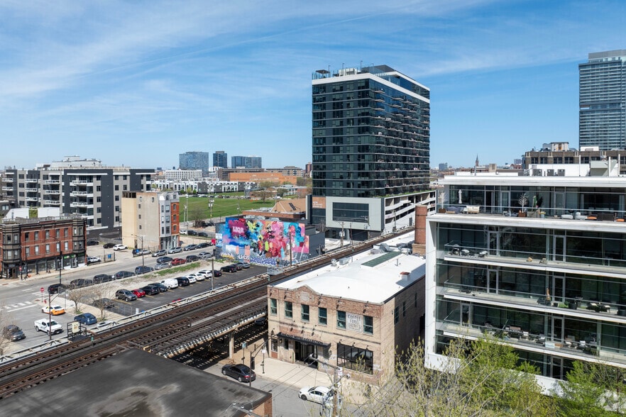 More Photos Of 312 W Chestnut St, Chicago Hotel For Lease