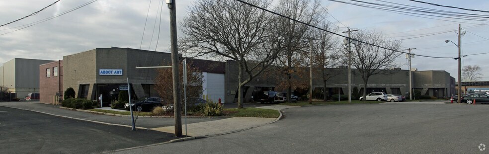 Primary Photo Of 44-56 Central Dr, Farmingdale Warehouse For Lease