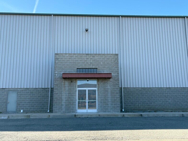 More Photos Of 751 Mountain View Dr, Smithfield Distribution For Lease