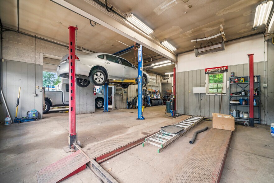 More Photos Of 202 Union St, Vernon Auto Repair For Sale