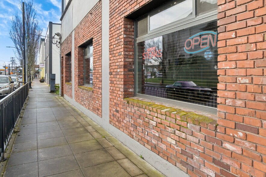 More Photos Of 2015 1st St, Tillamook General Retail For Sale