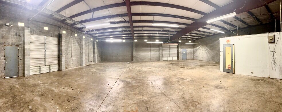 More Photos Of 5411 Brookglen Dr, Houston Warehouse For Lease
