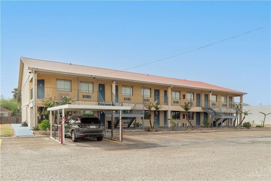 More Photos Of 2418 S Cage Blvd, Pharr Hotel For Sale