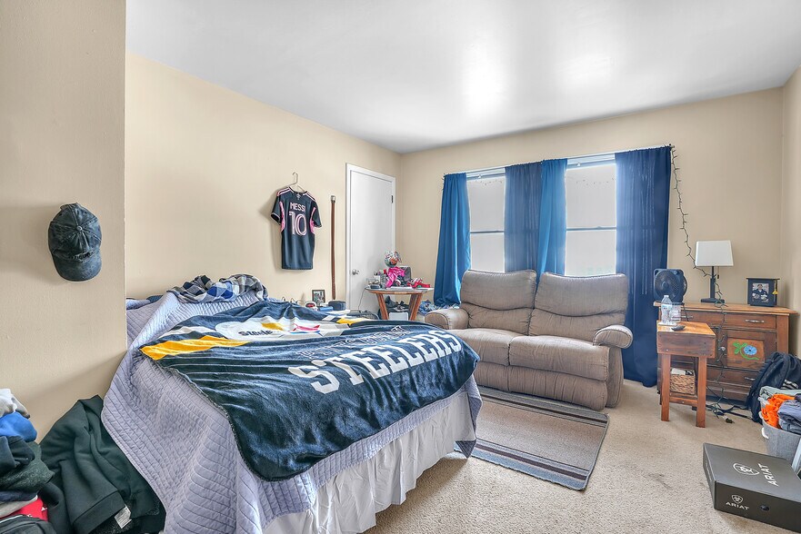 More Photos Of 2201 Sturdy Rd, Valparaiso Multifamily For Sale