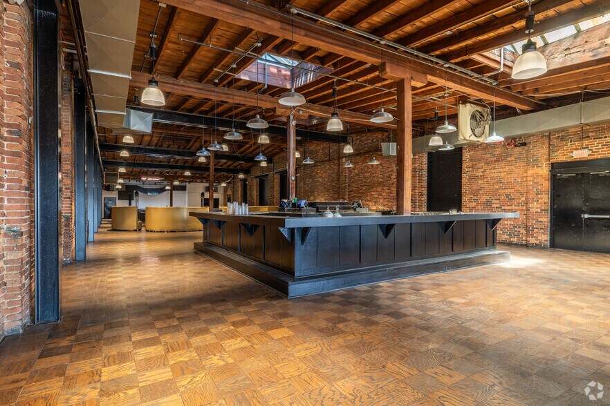 More Photos Of 316-318 Guilford Ave, Baltimore Bar For Sale