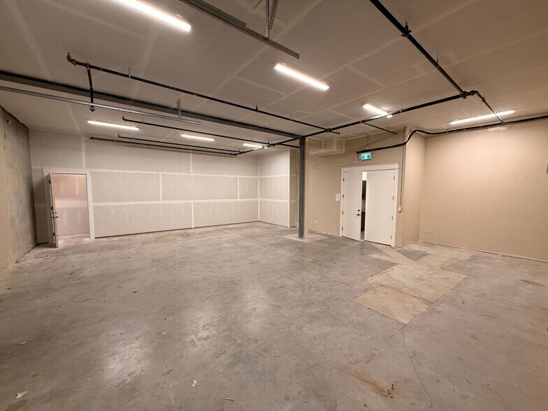 More Photos Of 6039 196 St, Surrey Showroom For Sale