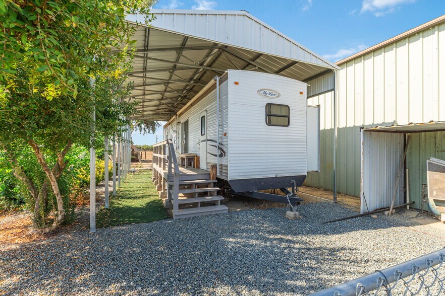 More Photos Of 23259 Avenue 64 Ave, Ducor Warehouse For Sale