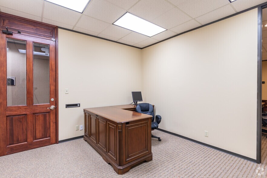 More Photos Of 1811 Bering Dr, Houston Office For Lease