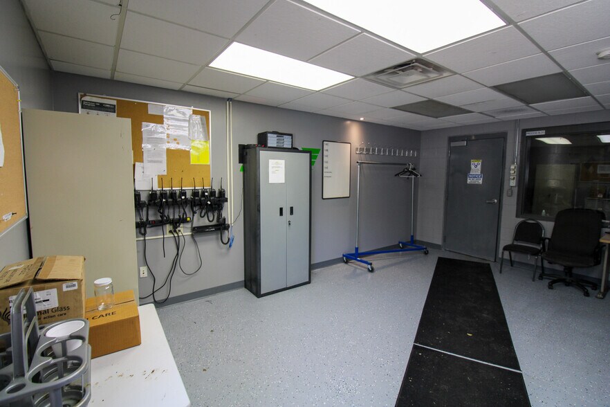 More Photos Of 5640 44th Ave S, Clinton Industrial For Sale