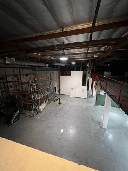 More Photos Of 3501 W Garry Ave, Santa Ana Warehouse For Lease