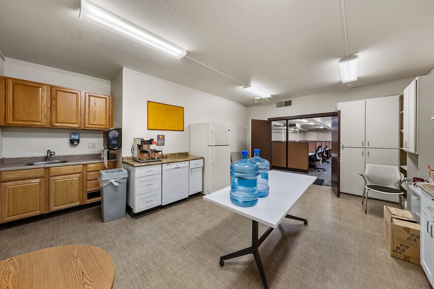 More Photos Of 209 N Pacific Hwy, Talent General Retail For Sale