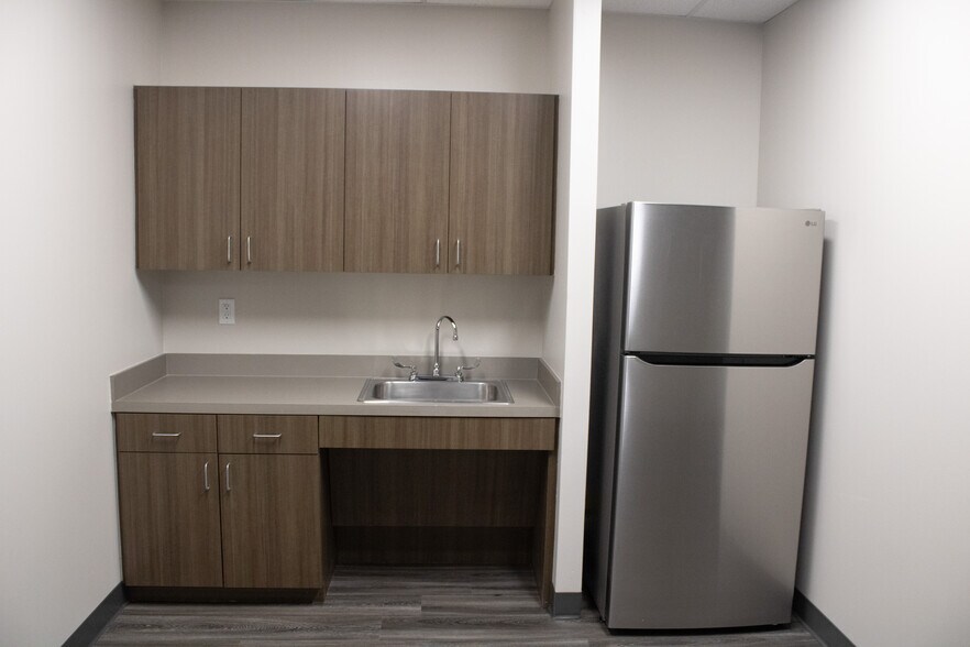 More Photos Of 2100 & 2150 Lakeside Blvd, Richardson Unknown For Lease