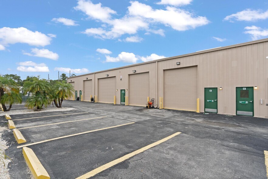 More Photos Of 743 Wesley Ave, Tarpon Springs Warehouse For Lease
