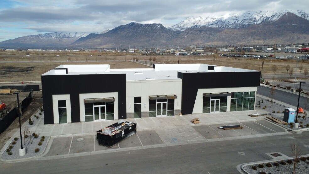 More Photos Of 634 N Mill Road, Vineyard Storefront Retail Office For Lease