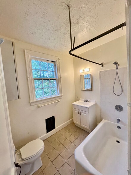 More Photos Of 221 E 56th St, Savannah Apartments For Sale