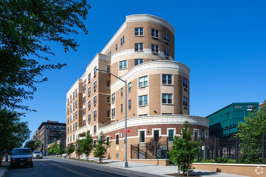 Primary Photo Of 1776 Boston Rd, Bronx Apartments For Lease