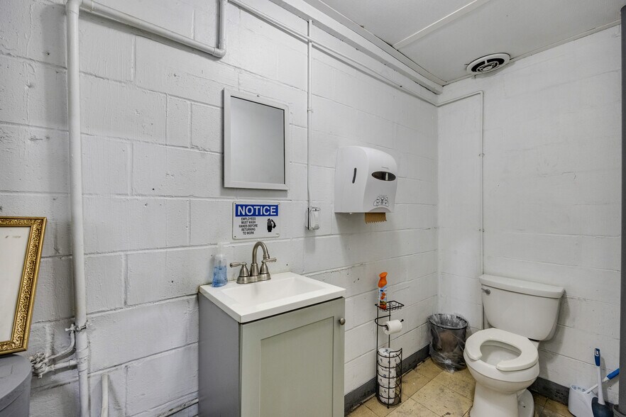 More Photos Of 301 N 4th St, Vineland Warehouse For Lease