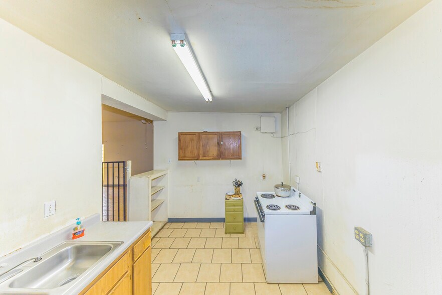 More Photos Of 5239 Atlantic Ave, Long Beach Freestanding For Sale