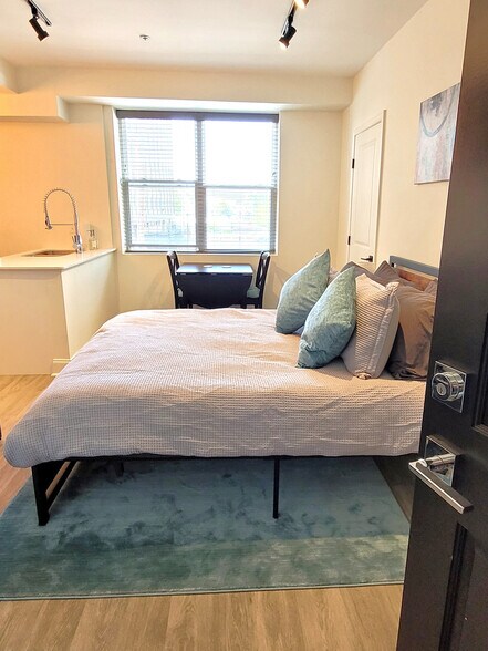 More Photos Of 827 N State St, Jackson Apartments For Sale